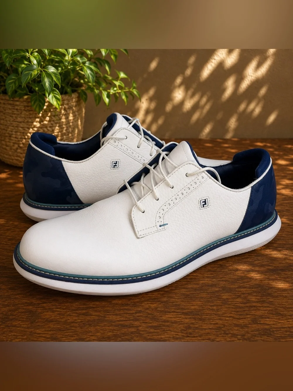 FootJoy Men’s Golf Shoes Size 13 White Navy Spikeless Casual 57977